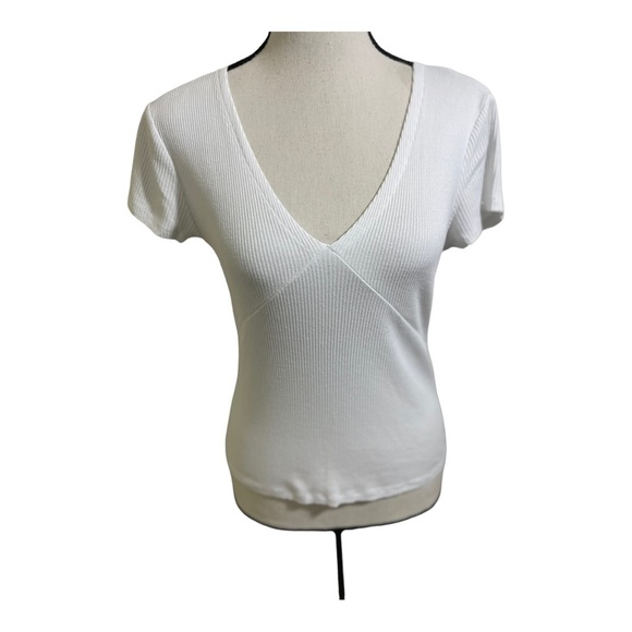 Bershka womens V-neck ribbed short sleeve top. Size Large white. - Picture 3 of 10